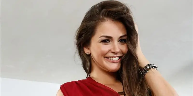 Состояние Алли Хейз: Вики, В браке, Семья, Свадьба, Заработная плата, Братья и сестры