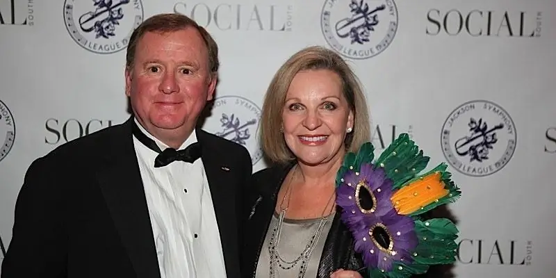 Состояние Лесли Лэмптона: Вики, В браке, Семья, Свадьба, Заработная плата, Братья и сестры