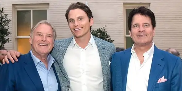 Эндрю Бил Собственный капитал: Вики, Женат, Семья, Свадьба, Заработная плата, Братья и сестры