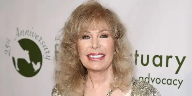 Лоретта Свит Собственный капитал: Вики, В браке, Семья, Свадьба, Заработная плата, Братья и сестры