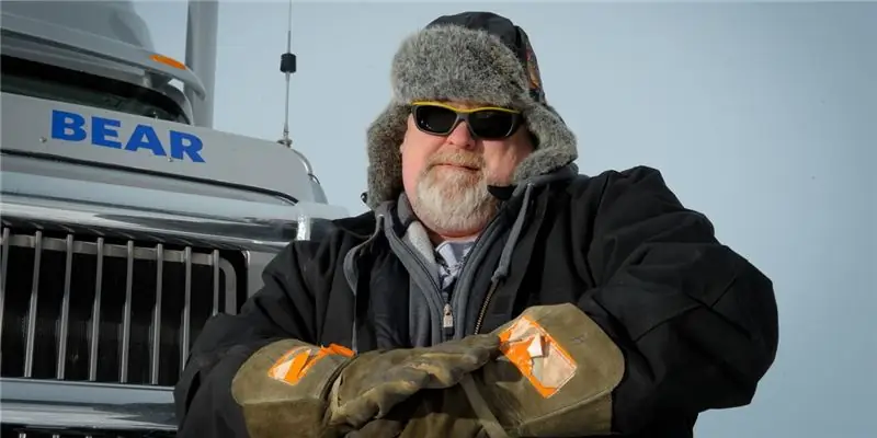 Хью Роуленд Собственный капитал: Вики, женат, семья, свадьба, зарплата, братья и сестры