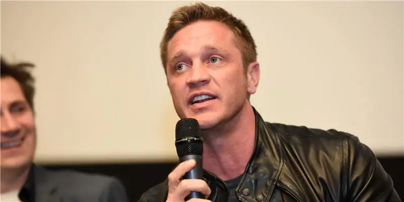 Девон Сава Чистая стоимость: Вики, женат, семья, свадьба, зарплата, братья и сестры