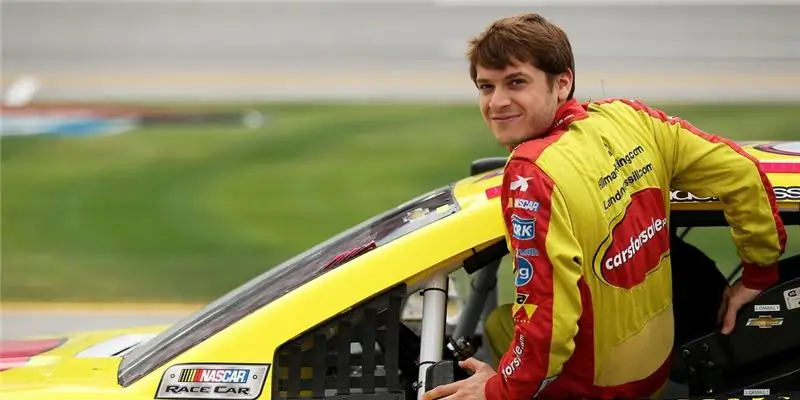 Лэндон Кассилл Собственный капитал: Вики, женат, семья, свадьба, зарплата, братья и сестры