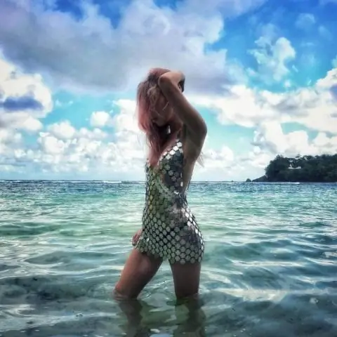 Грета Белламачина, Мэри Чартерис и другие празднуют рождественское всплывающее окно Maje