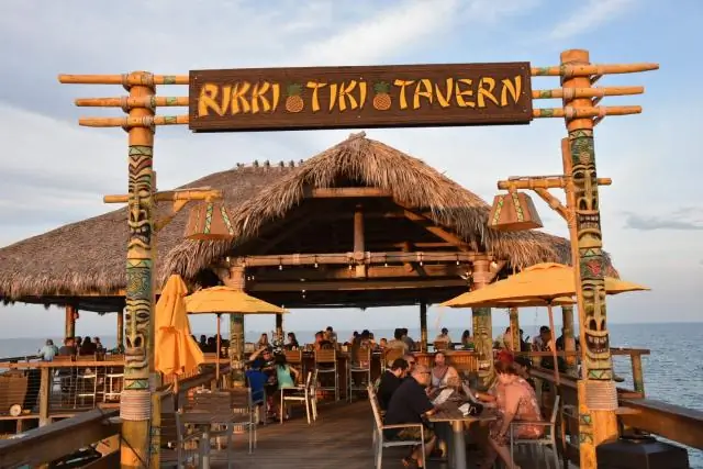Мы пошли в бар Tiki, где подают лучший Bacardi Daiquiri