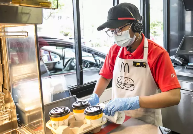 15 диких боев в McDonald's Drive-Thru