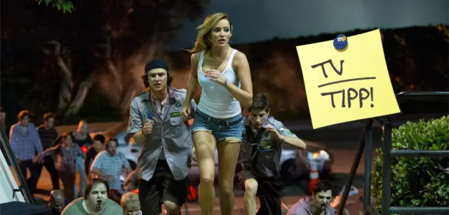 Zombie Boobs в клипах NSFW «Руководство скаутов по зомби-апокалипсису»