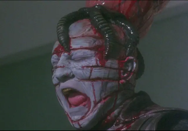 Что, если сцена с хирургом из «Hellbound: Hellraiser II» была завершена? (Смотреть)
