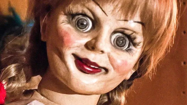 Трио из свежих клипов 'Annabelle: Creation' портят больше паники
