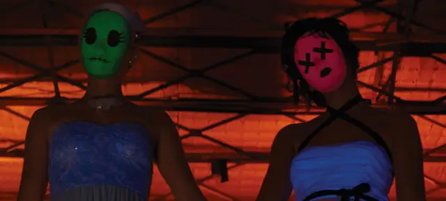 Tragedy Girls' делает селфи с выпускного бала