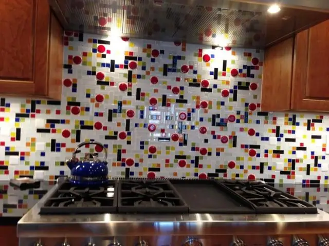 Как вы запечатываете фартук стеклянной мозаики?