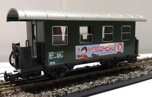 Что дирижер говорит Пуаро о миссис Хаббард?