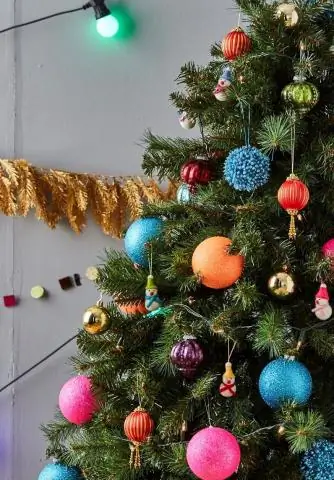 Почему на елку кладут мишуру?