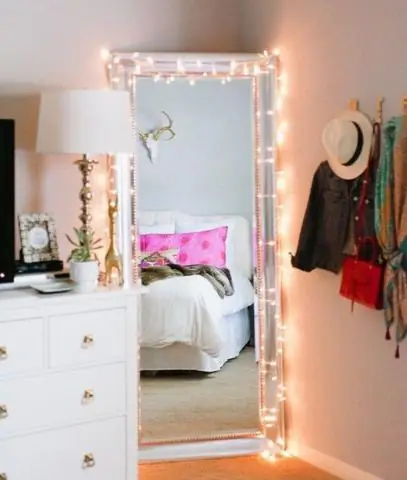 Можно ли закрепить PS4 на стене?