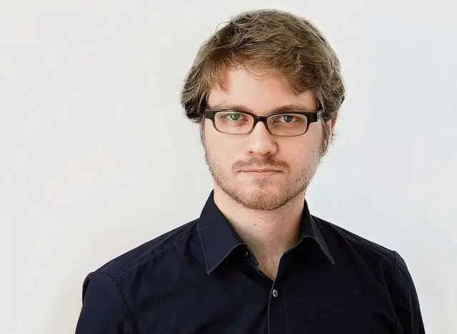 В чем заключаются главные качества бабушки автора, изображенной на портрете дамы?