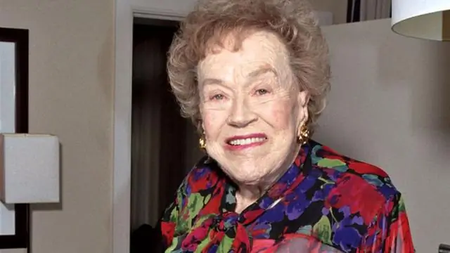 Сколько лет было Джулии Чайлд, когда она пошла в кулинарную школу?