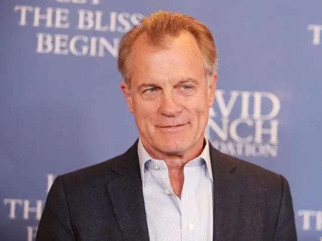 Как мистер Коллинз связан с Элизабет?