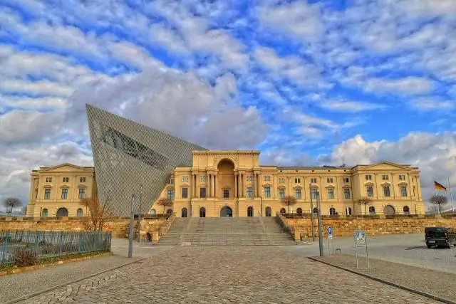 Как теперь называется Sears Tower?