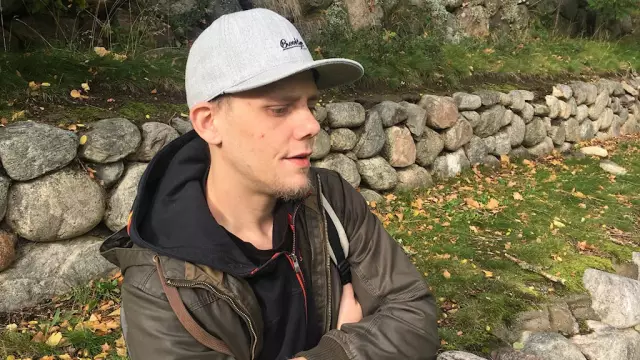 Пит Доэрти теперь просто бросает туалетные ролики у людей