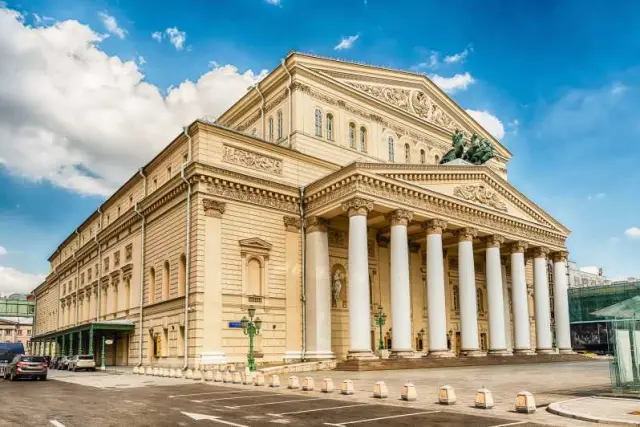 «Москва-Селим» Георгиоса Визиньоса в театре Стеги
